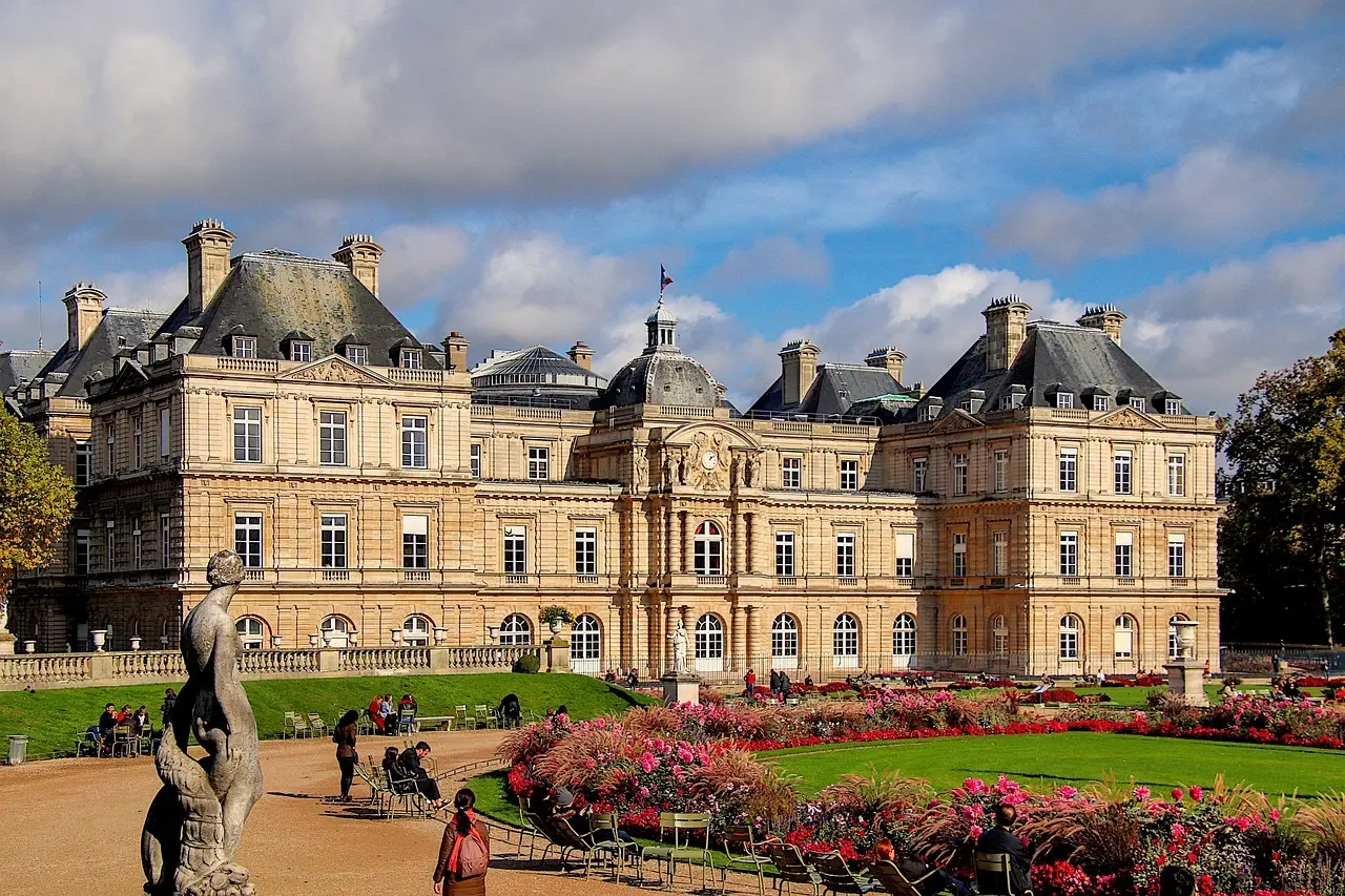 Hvordan er vejret i Paris i marts måned?