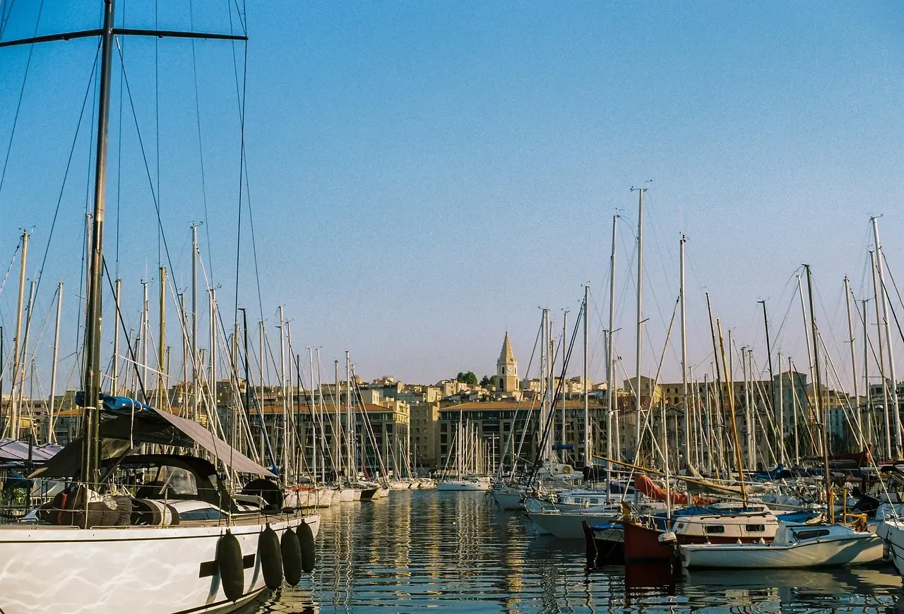 Hvordan er vejret i Marseille i august måned?