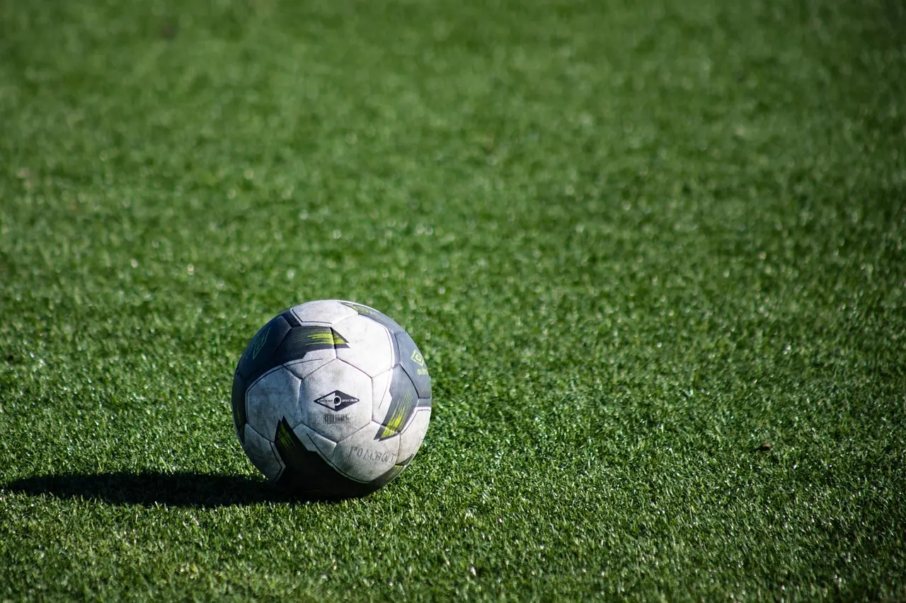 Runde 12 i National 2 – Gruppe B: rødt kort i Chambly, sene afgørelser og målrig eftermiddag i Thionville