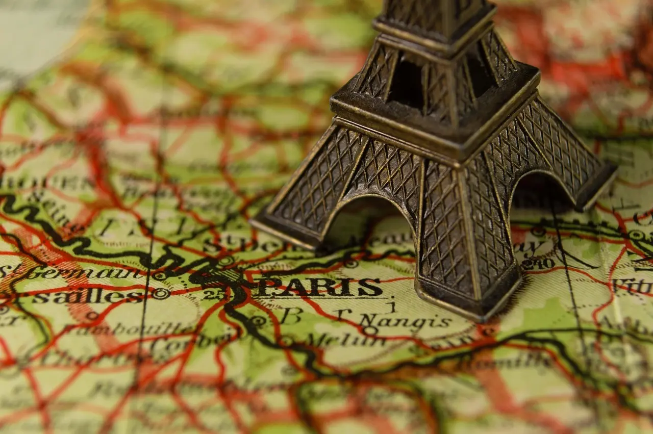 Hvordan er vejret i Paris i juli?