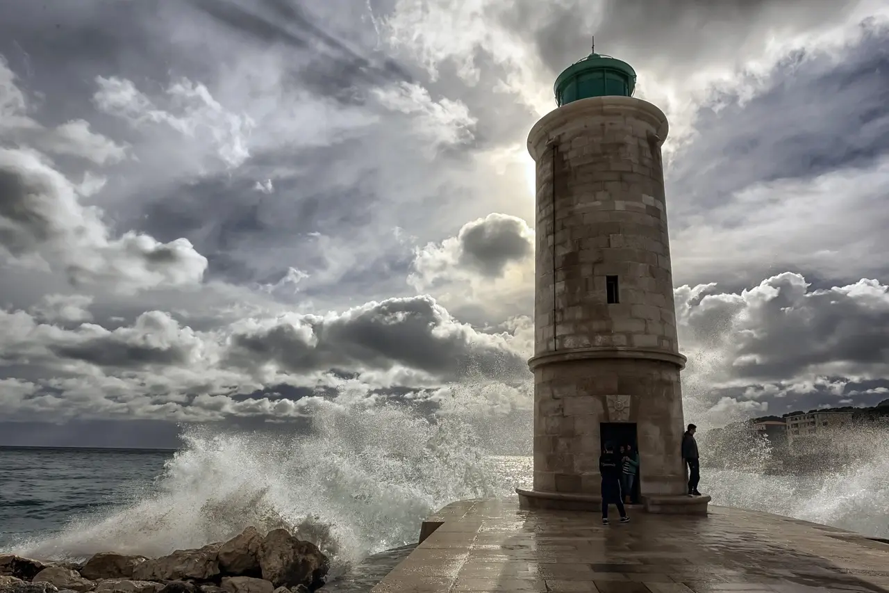 Hvordan er vejret i Marseille i februar?