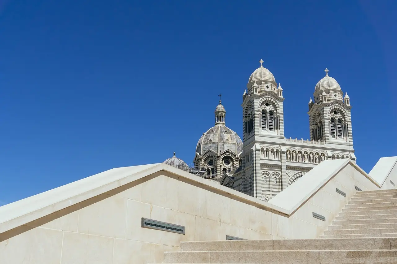 Hvordan er vejret i Marseille i juni?