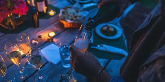 Hvad er Armagnac? Hemmelighederne bag Gasconsk druebrændevin, smag og tradition