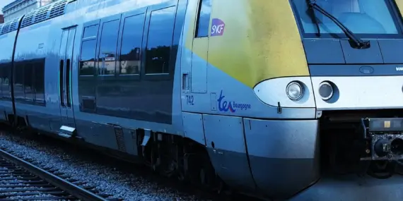 Hvor lang tid tager det at flyve til Frankrig? Fra lynhurtige nonstop-fly til romantiske stopovers