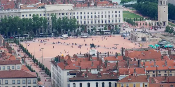 Hvordan er vejret i Lyon i uge 8?