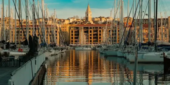 Hvordan er vejret i Marseille i december måned?