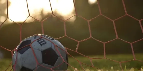 Ligue 1, runde 17: Udebanesejre, røde kort og VAR-afgørelser prægede en intens nytårsrunde