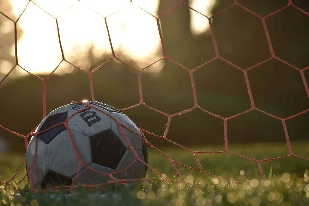 Målmættet runde 32 i Ligue 2: store udesejre, sene udligninger og masser af drama