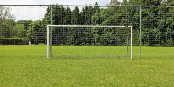 National 2 – Gruppe C, runde 10: Udeholdene slog til i Île-de-France, Nîmes vendte opgør med disciplinære slag, og Saint‑Raphaël bød på syv mål