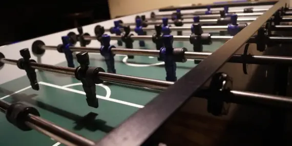 National 2 – Gruppe C, runde 20: Sene afgørelser, udvisning vendt til sejr og knappe marginer over hele linjen