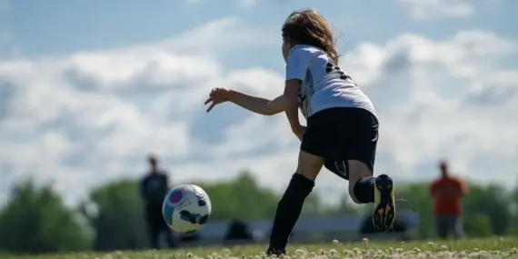 Sene afgørelser og klare udesejre: National 2 – Group A, runde 3 i fokus