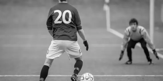 Udligninger i slutminutterne, røde kort og solide hjemmesejre: Rundedrama i National 2 – Gruppe A